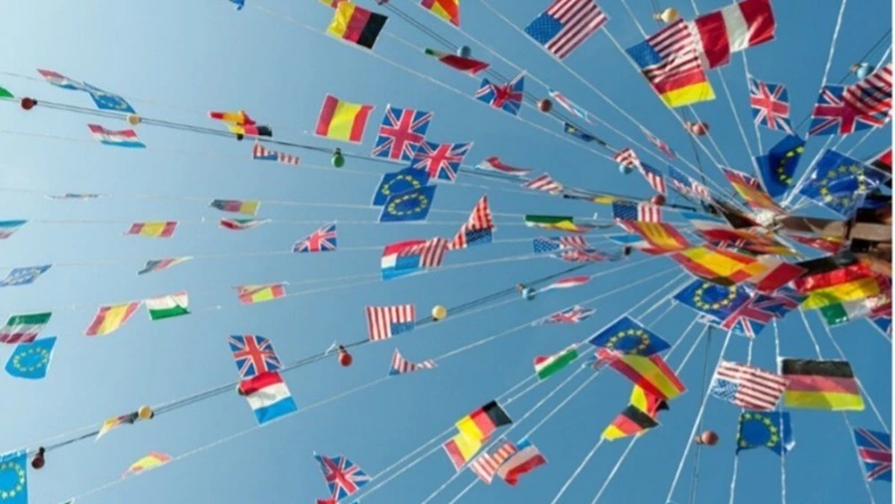 Going global or staying local